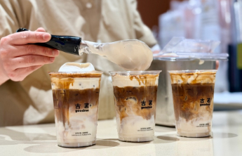 古茗咖啡新品引热议，打发上千次的新款奶盖成亮点