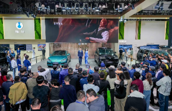 闪充科技加持 全新腾势Z9GT亮相2026齐鲁春季车展 