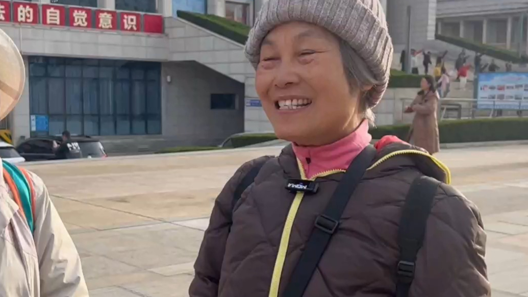 果然视频|一曲情牵两岸，台湾奶奶在烟台广场唱《送别》