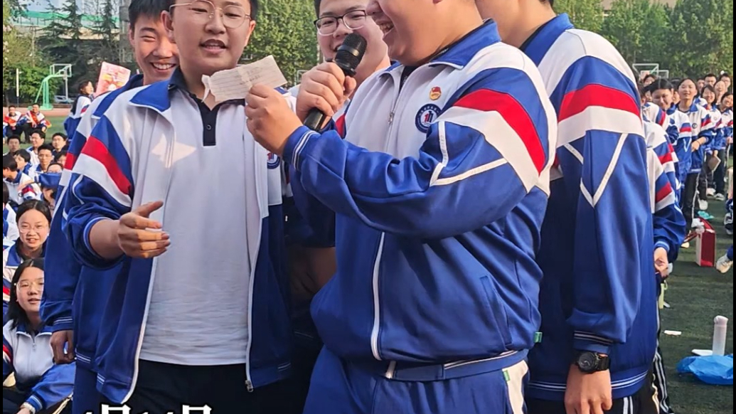 果然视频丨立牌就位，告白上线！济南一中学子花式宠“老班”