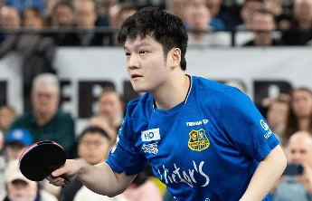 樊振东迎俱乐部主场收官赛，赛后英文告别粉丝：“我们永远都是朋友和家人”