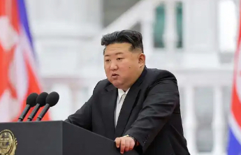 金正恩观摩炮兵部队火炮射击比赛