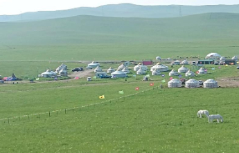 内蒙古赤峰市与锡林郭勒盟交界处扑灭一场草原火