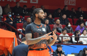 客场收官战，可否止住连败？山东男篮19日晚对阵深圳