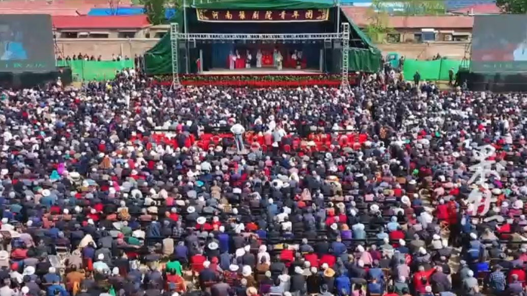 果然视频｜豫剧唱响山东，观众挤爆戏台，听戏小伙：可媲美国剧