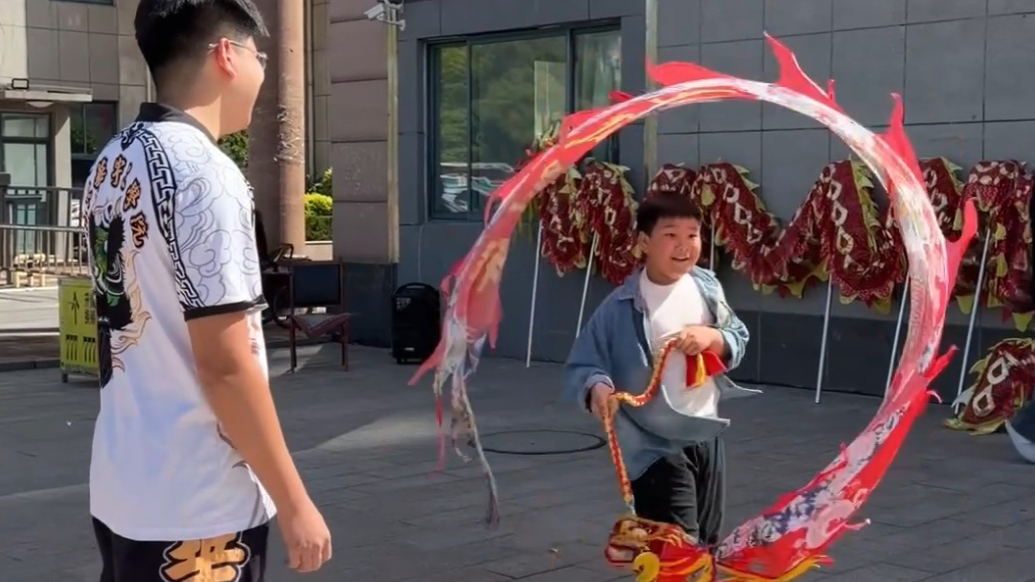 长河春日趣，春假乐享！长河街道簸箕刘社区开展趣味活动