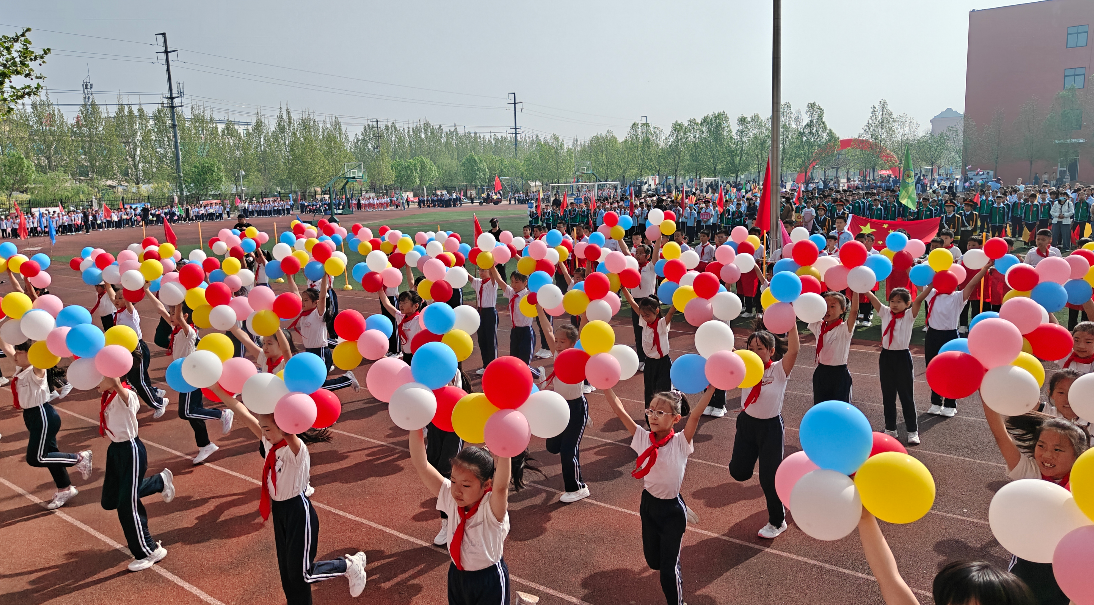 利津县陈庄镇中心小学第27届体育节暨春季田径运动会闭幕