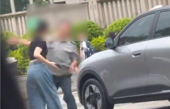 “男保安掌掴女司机”事件反转？警方：会依法依规处理