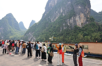 “跟风打卡”的徒步热背后：领队没证，出事谁负责？