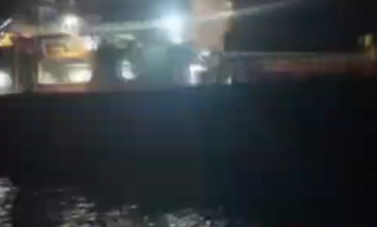 伊朗海军扣押一艘违规油轮