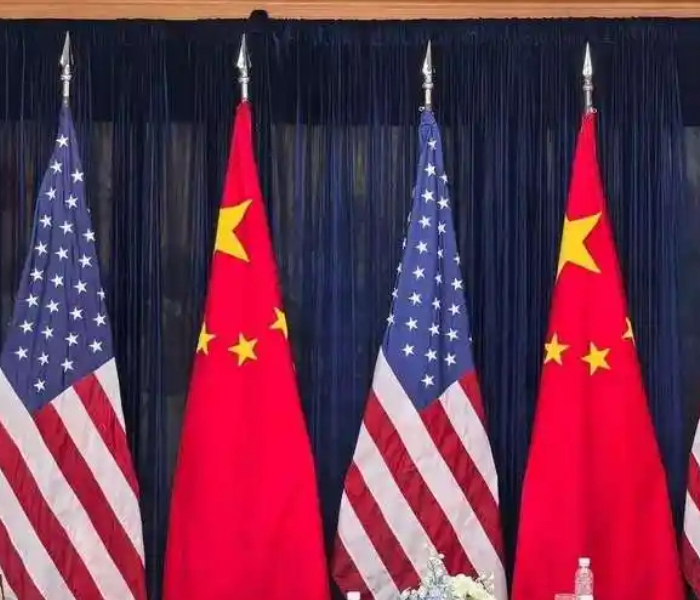 应国家主席习近平邀请，美国总统特朗普将于5月13日至15日对中国进行国事访问。外交部发言人郭嘉昆5月11日在例行记者会上就此答问时说，这是中美两国元首继去年10月釜山之后再次面对面会晤，也是美国总统时隔9年再次访华。习近平主席将同特朗普总统就事关中美关系以及世界和平与发展的重大问题深入交换意见。