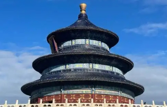 美国总统特朗普乘车抵达天坛