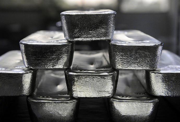 白银暴跌超8%！国际金价和银价在欧洲交易时段显著下跌