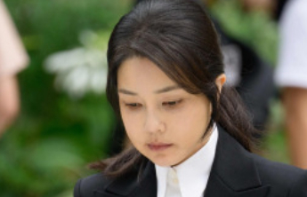 金建希涉嫌“卖官鬻爵”案被求刑7年半