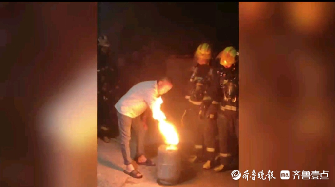 果然视频|居民家煤气罐起火，消防员灭火后现场科普