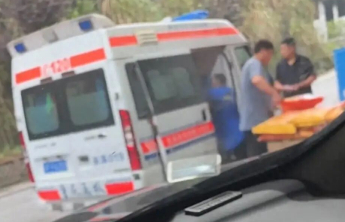 用救护车捎带化肥，公信力经不起如此挥霍