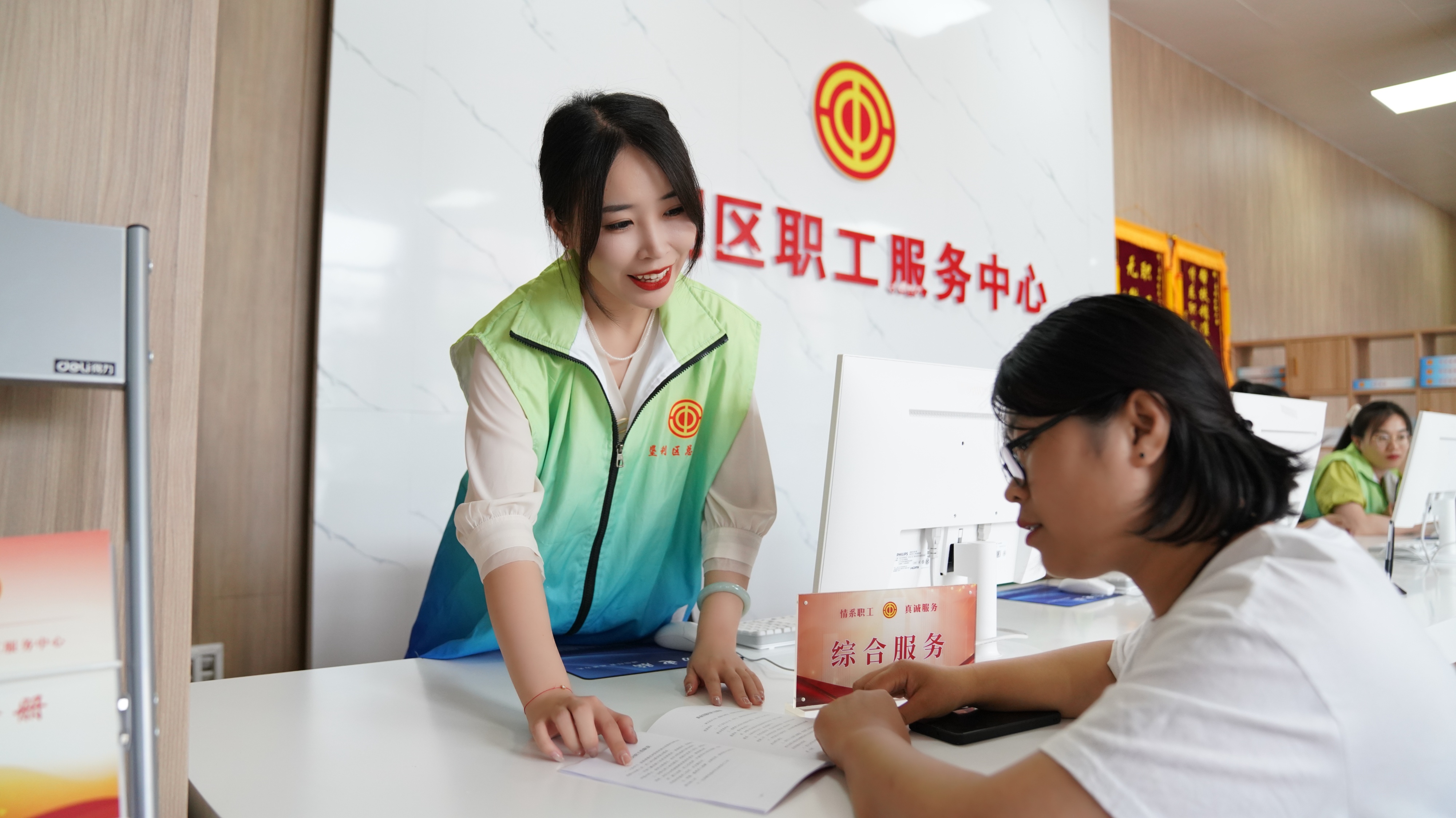魏延璐：指尖传声聚民心 青春筑梦绽芳华