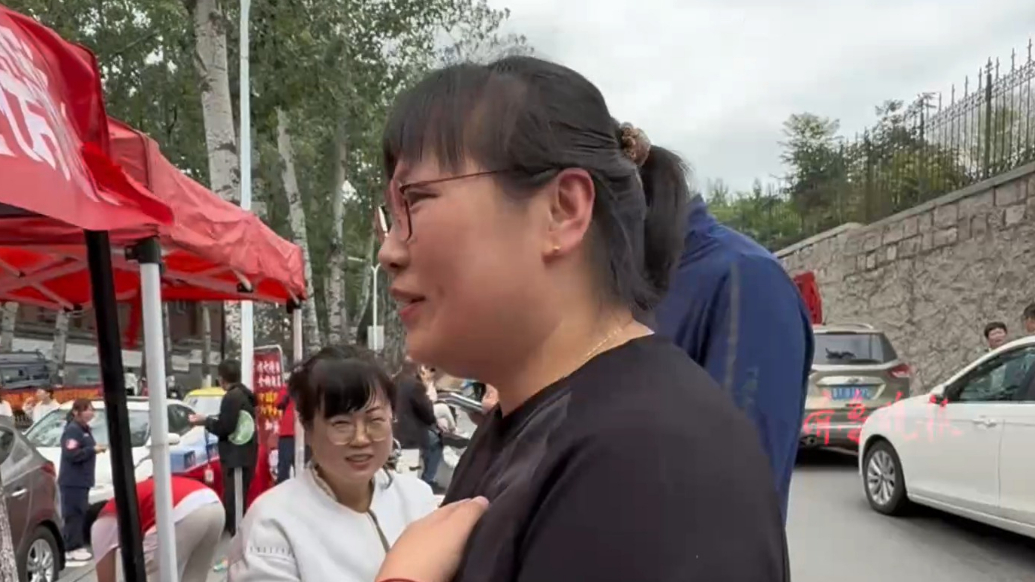 果然视频|高考首日，最紧绷的是校门口那群大人