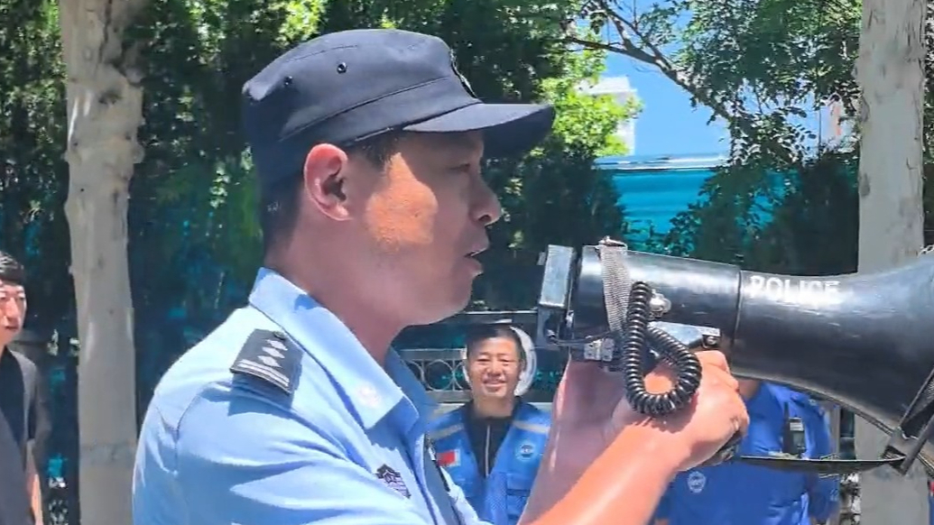 “985、211的家长往后让一让！”德州民警趣味喊话火出圈