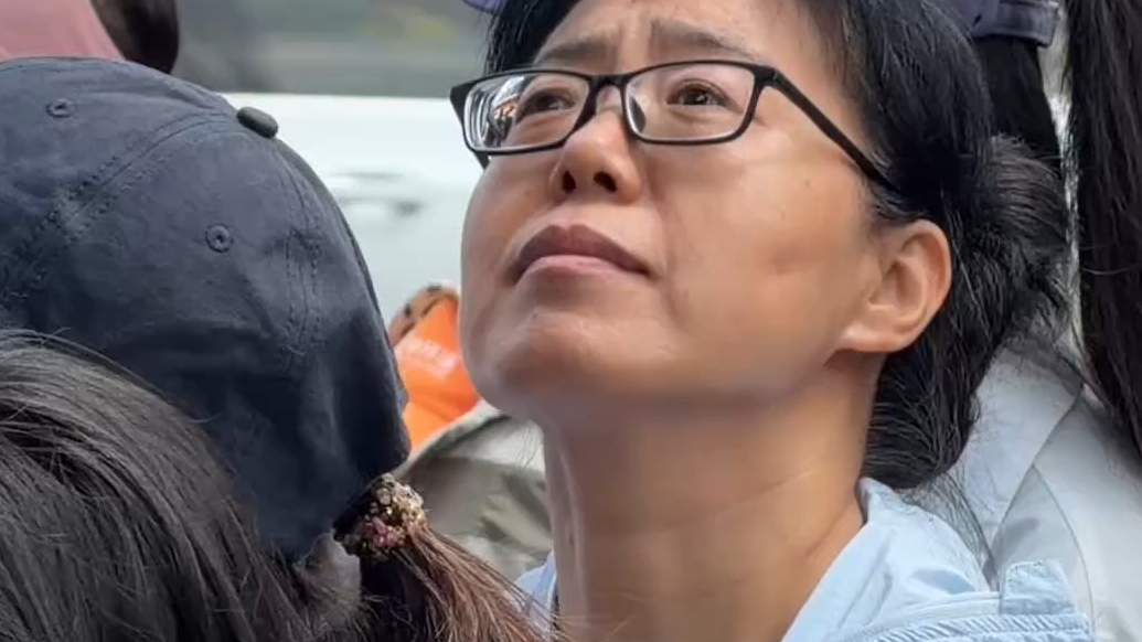 果然视频｜高考考场外，家长们的“牵挂眼神”令人动容