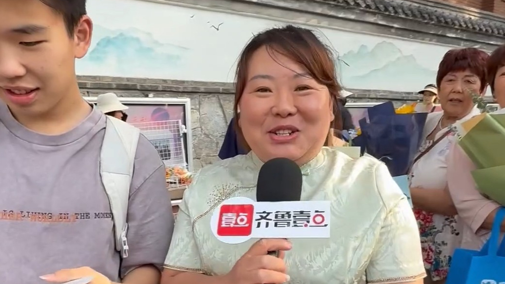果然视频|跟儿子说对不起的高考妈妈上头条了，全家收到专属报纸