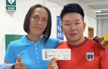 佛得角英雄门将因母亲无法到场观赛落泪，中国侨胞出手了