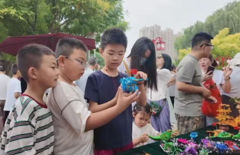 潍坊龙舟大赛临朐站火热开赛，同步开设烟火集市丰富市民端午体验