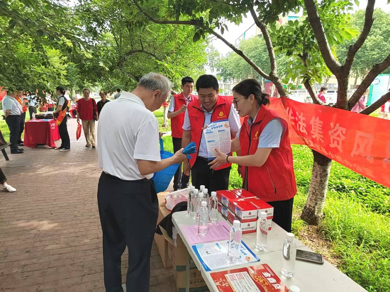 守住钱袋子·护好幸福家，淄川农商银行开展防范非法金融集中宣传