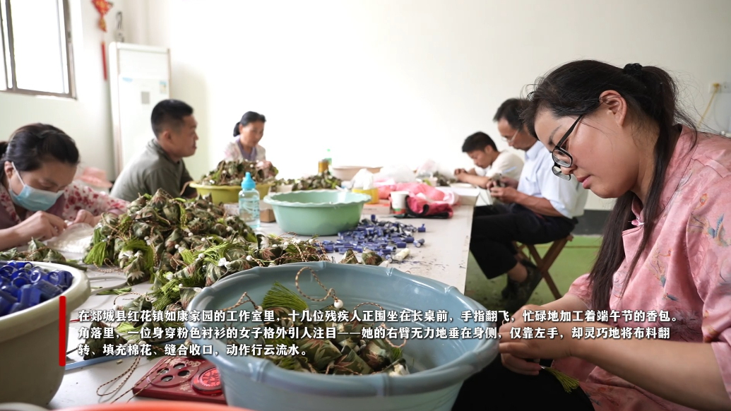 果然视频|一只手也能活得很精彩，徐子淇把破碎人生结成花