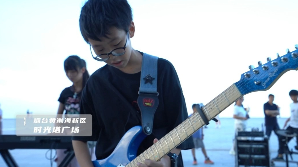 视频|摇滚海岸，一起来嗨！烟台时光塔音乐会太燃啦