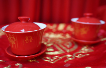 婚闹致伴娘九级伤残，婚俗陋习必须彻底铲除