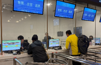 带娃女子多次退上铺车票遭限购，12306：线上优先分配下铺仅面向老年人