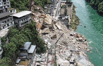 自然资源系统120余名专家现场开展重庆彭水县山体崩塌处置