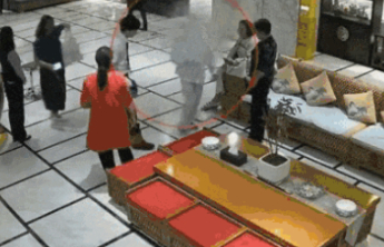 洗个澡7500元不翼而飞！4人团伙靠万能卡盗取储物柜财物，再次作案直接被抓