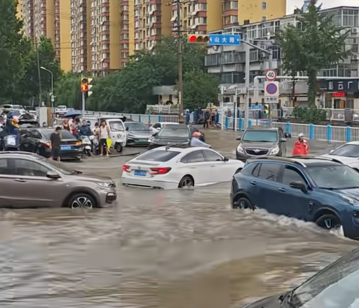 26日下午，济南突降暴雨