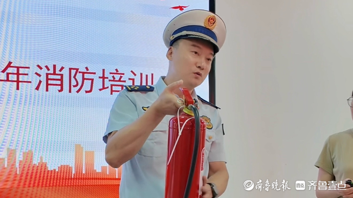果然视频｜沉浸式学消防！济南萌娃零距离get自救技能