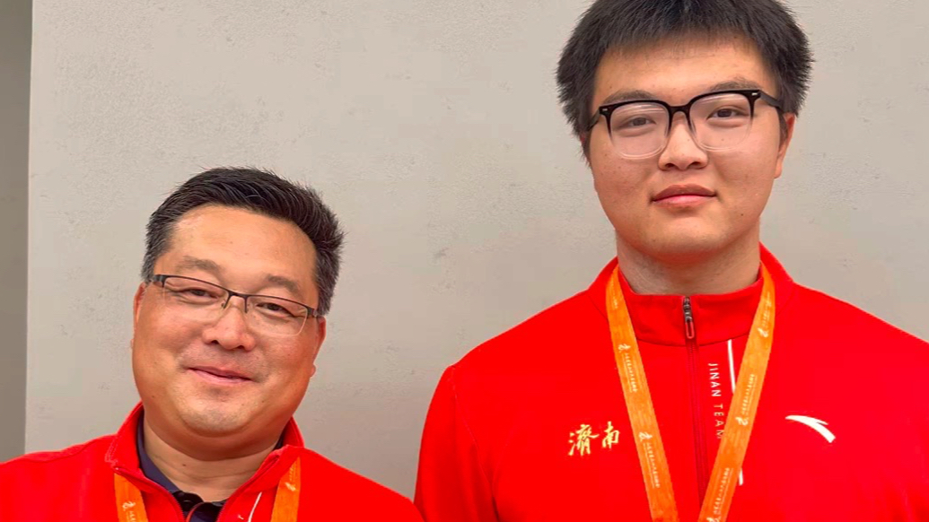 果然视频|王向福铅球夺金，教练石广彬：成绩超预期，他不张扬