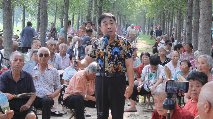 茌平区文艺轻骑兵走进小树林 评书《杨七郎打擂》表演：王林山