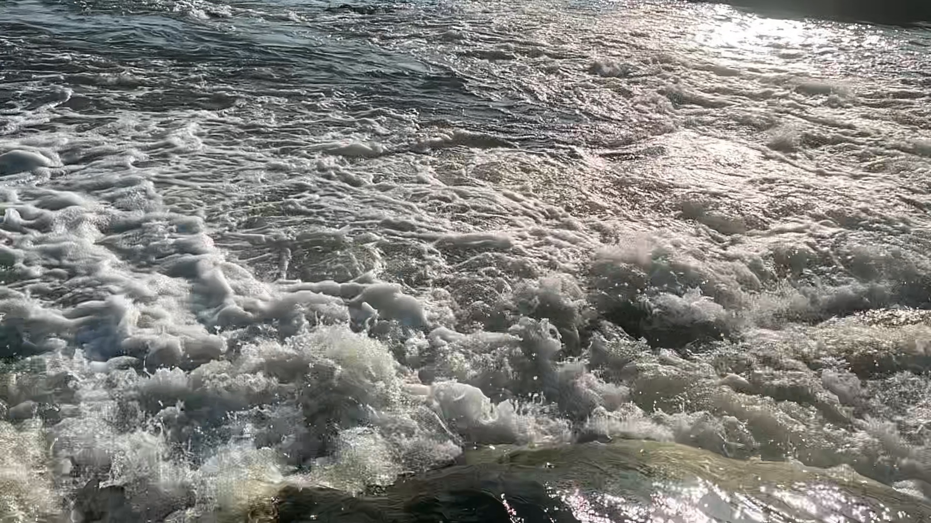 奔腾不息的汶河水，日夜不停唱着永恒的歌.摄影秋枫