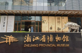 博物馆被挤爆，“热观展”更需“冷应对”