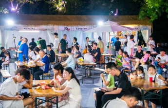 湖风、音乐、精酿！来济南大明湖，开启夏夜微醺的湖畔漫游