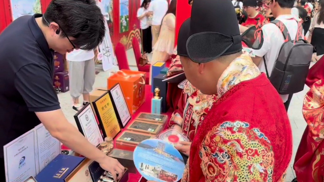 果然视频｜山海好礼见证浪漫爱情，烟台好品为良缘送上美好祝福