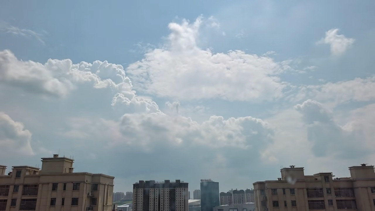 泰山之巅的秋云似奔腾的海浪.摄影刘继红