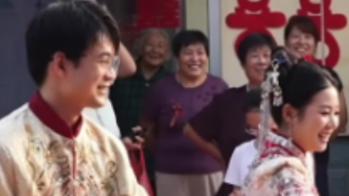 双喜临门 武城一天有两对新人用公交车结婚