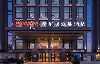 入住希尔顿欢朋酒店，女子腿上出现大片红疹，诊断为“虫咬皮炎”