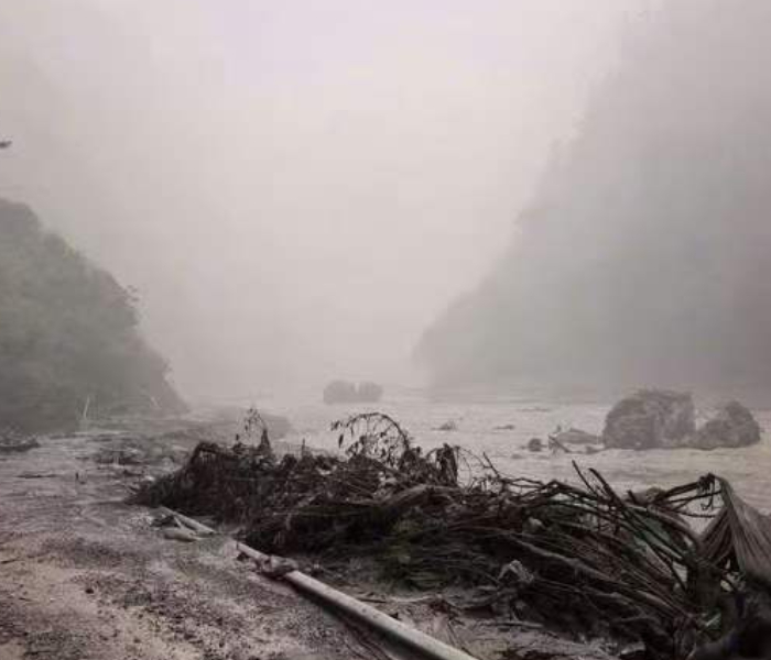 8月26日10时30分许，因尼泊尔一侧发生泥石流灾害，造成西藏日喀则市吉隆县吉隆口岸重大人员伤亡、失联。