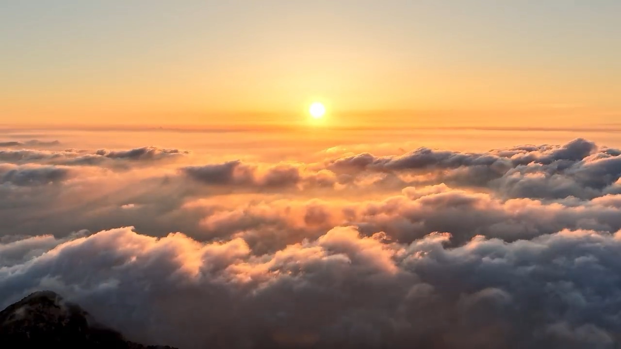 岱顶云海，震撼人心的力量.摄影泰岱