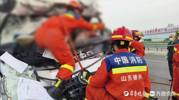 果然视频|男子因交通事故被困货车驾驶室，消防员到场破拆施救