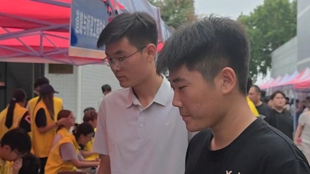 果然视频|山东交通职业学院迎新生，迎来两个“老对手”