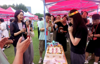 报到日撞上生日，山商新生收到暖心祝福
